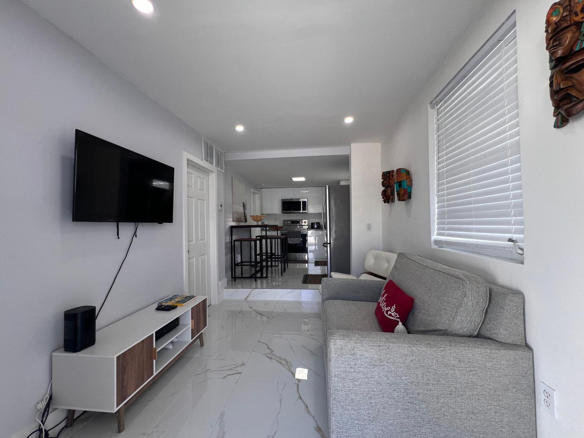 Charming Two Bedroom Apartment. Miami Bagian luar foto