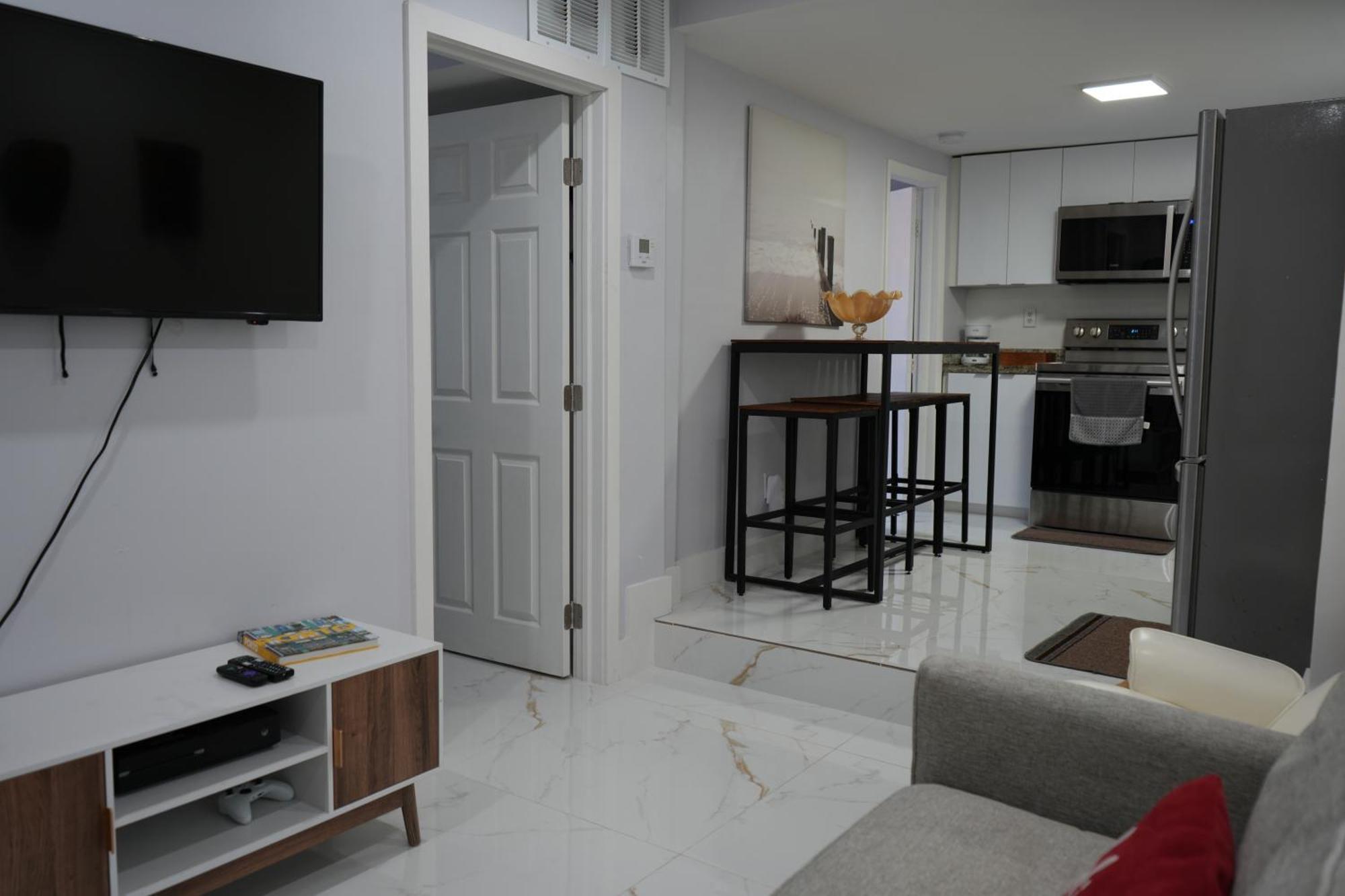 Charming Two Bedroom Apartment. Miami Bagian luar foto